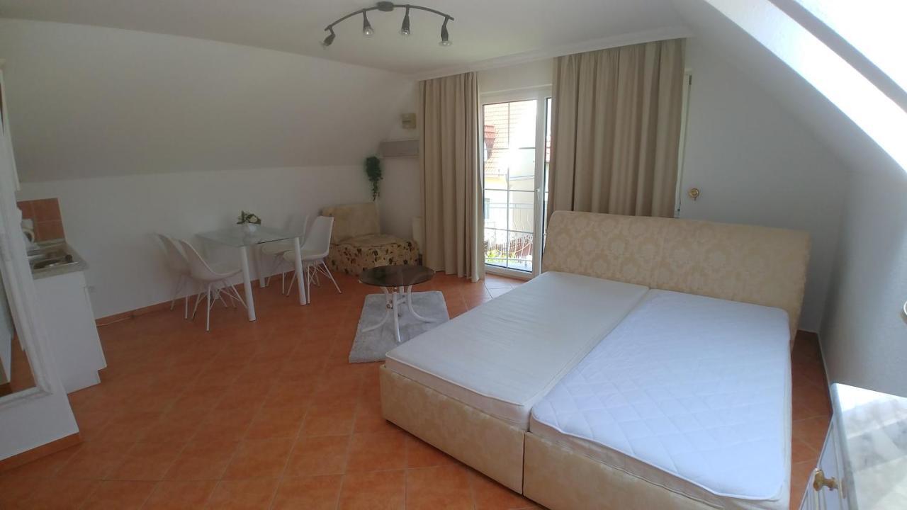 Zsolnai Apartment